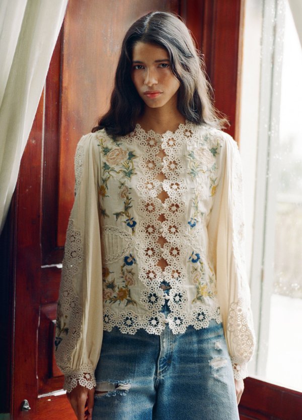 Adonna L/S 刺绣长袖上衣 蓬袖