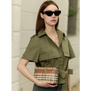 Burberry 格纹E-Canvas皮革盒子包 余晶晶同款