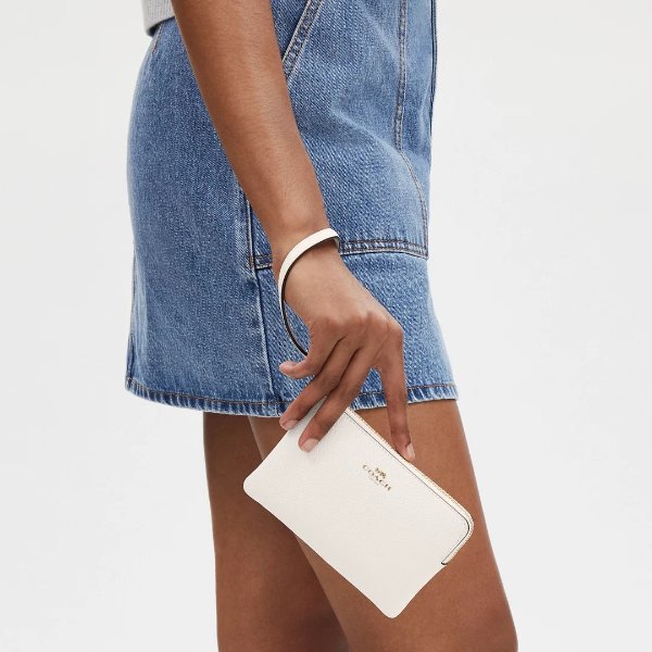 Corner Zip Wristlet