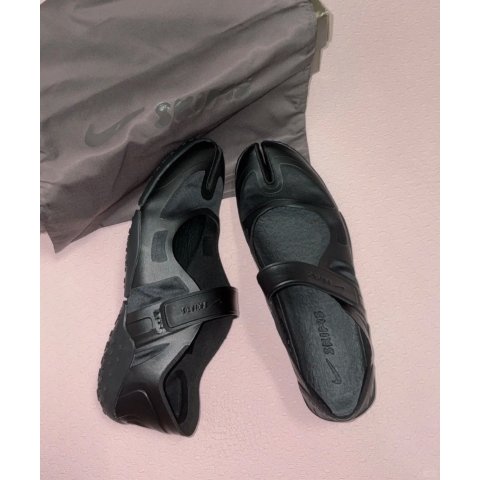 神仙联名王炸鞋款！缎面忍者鞋质感拉满NikeSKIMS Rift Satin 女士鞋