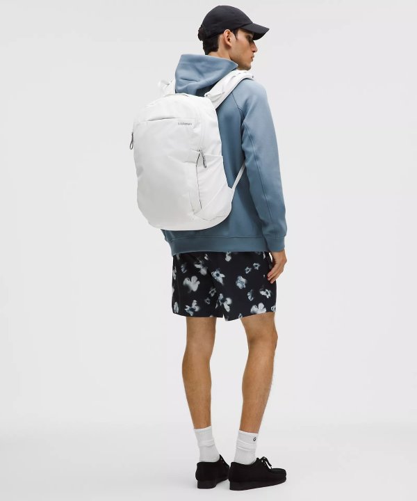 Triple-Zip 双肩包 28L Tech Canvas