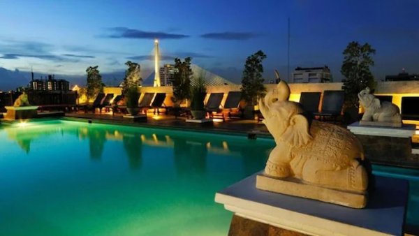 Rambuttri Village Inn & Plaza Hotel