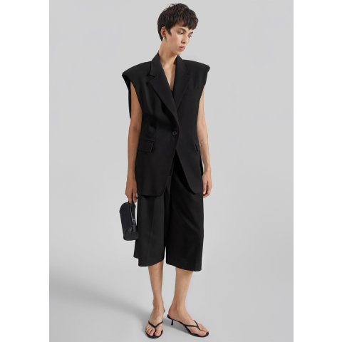 Jag Pleated Bermuda Shorts Black Midweight Woven Relaxed Fit