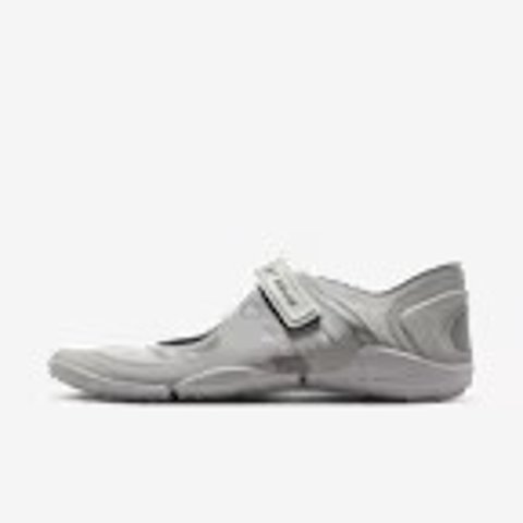 NikeSKIMS Rift Satin 女士缎面鞋